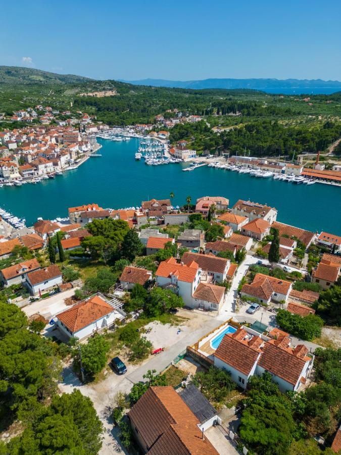 Villa Oasis Milna  Esterno foto